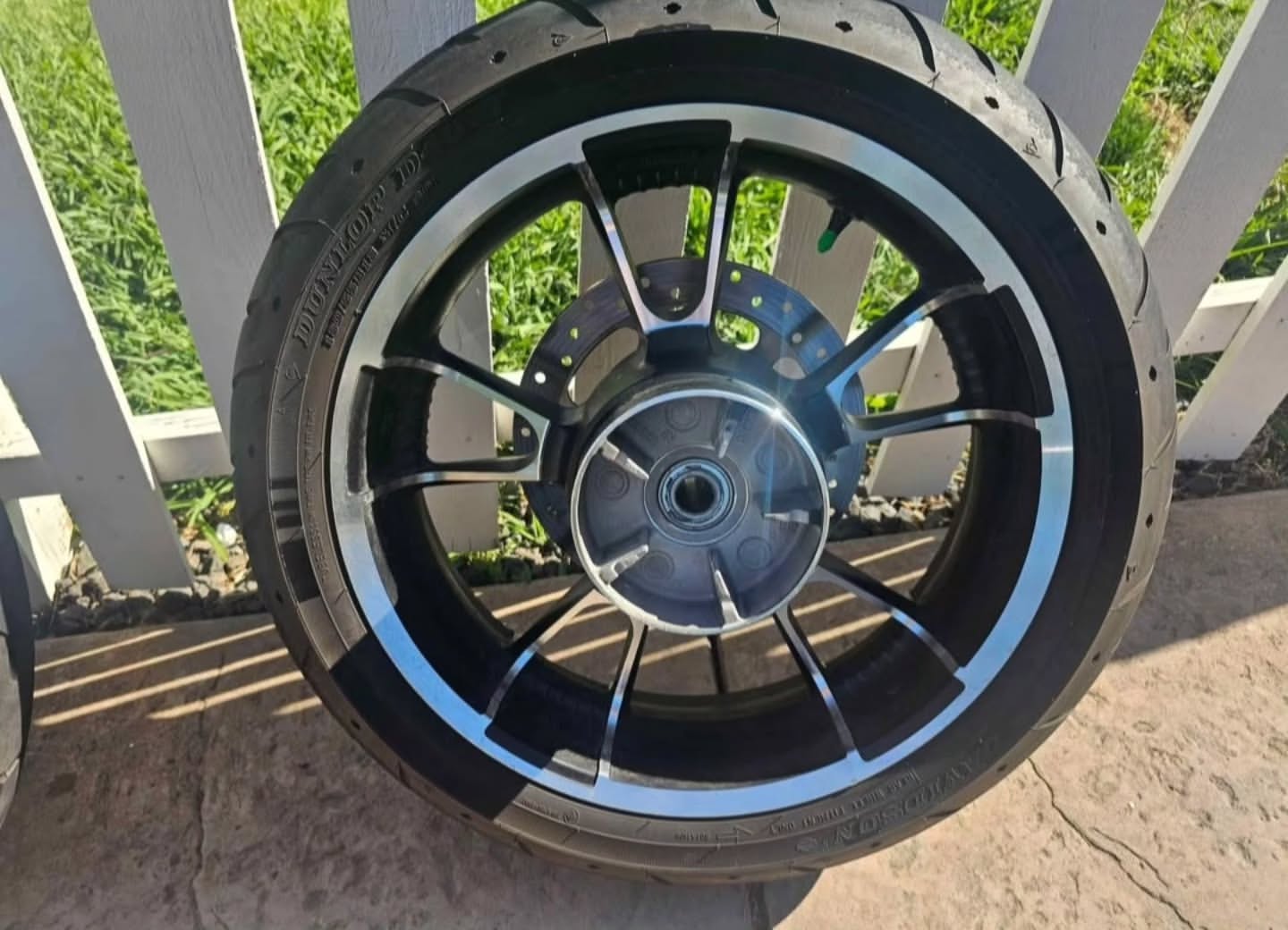 2021 Harley-Davidson Road Glide Take off rims,with 2500 miles - Image 4