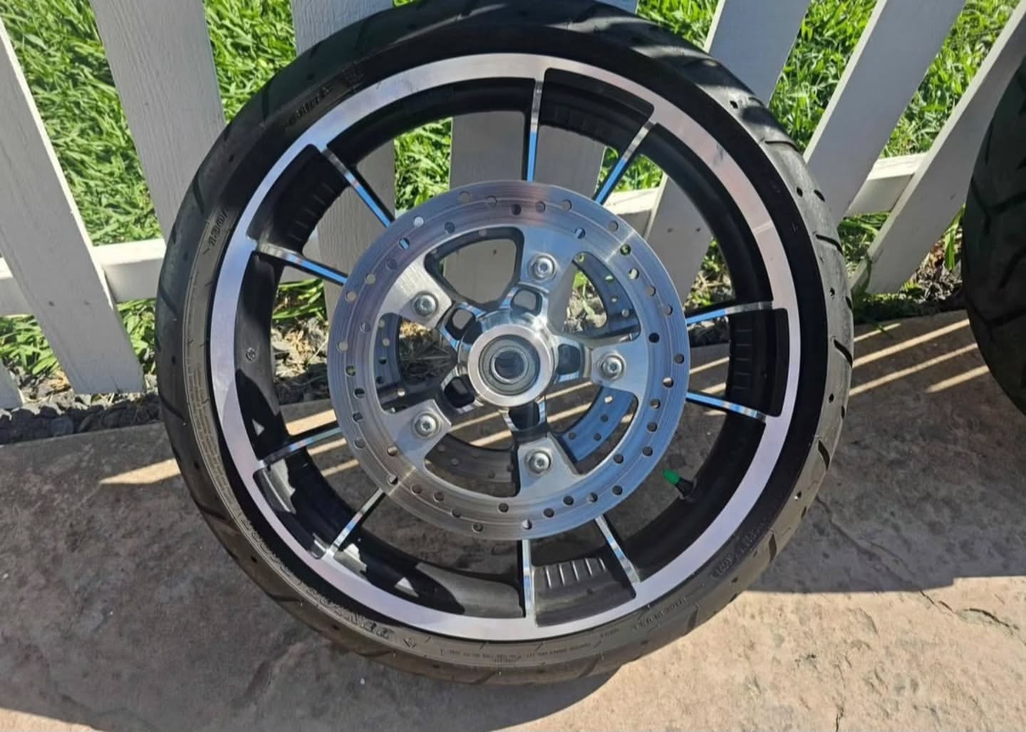 2021 Harley-Davidson Road Glide Take off rims,with 2500 miles - Image 5