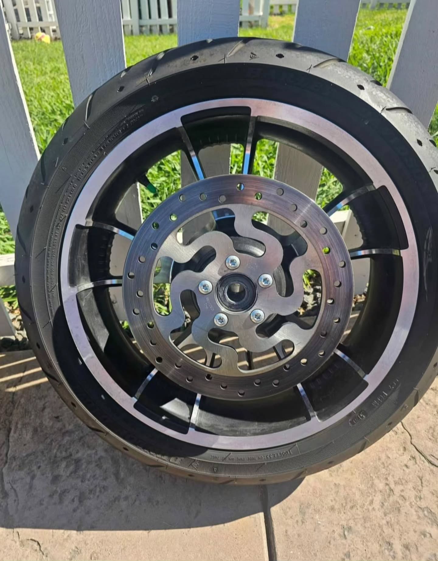 2021 Harley-Davidson Road Glide Take off rims,with 2500 miles - Image 3