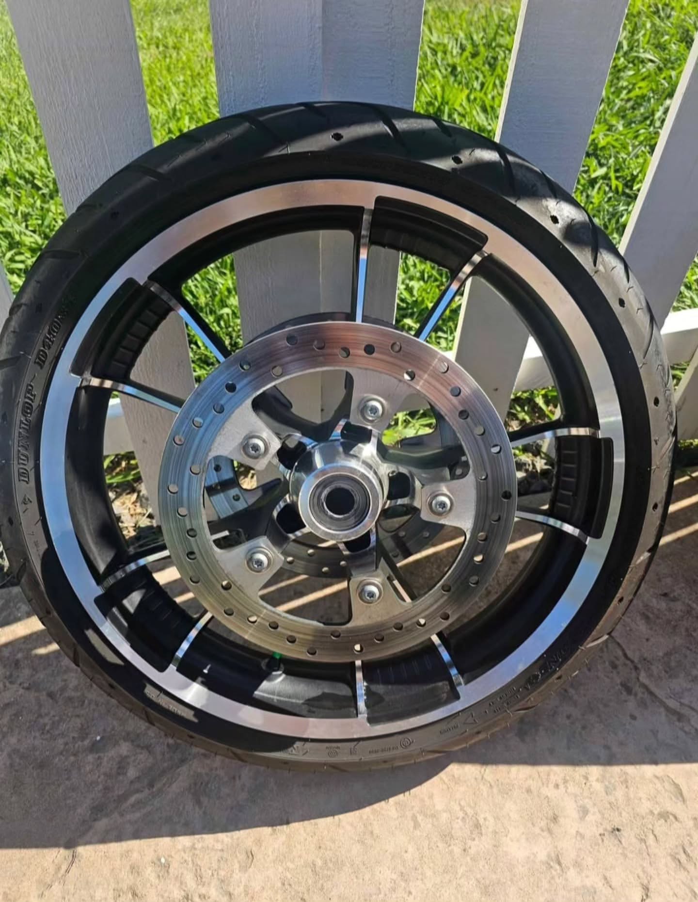 2021 Harley-Davidson Road Glide Take off rims,with 2500 miles - Image 2