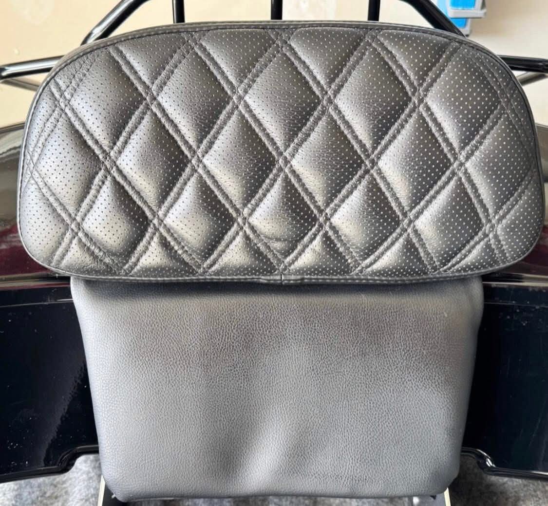 Harley-Davidson Chopped Tour Pack with Luggage Rack & Saddlemen Backrest - Image 4