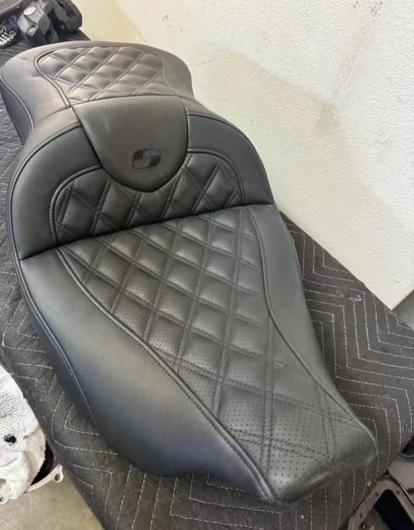 Harley-Davidson Black Diamond-Stitched Touring Seat
