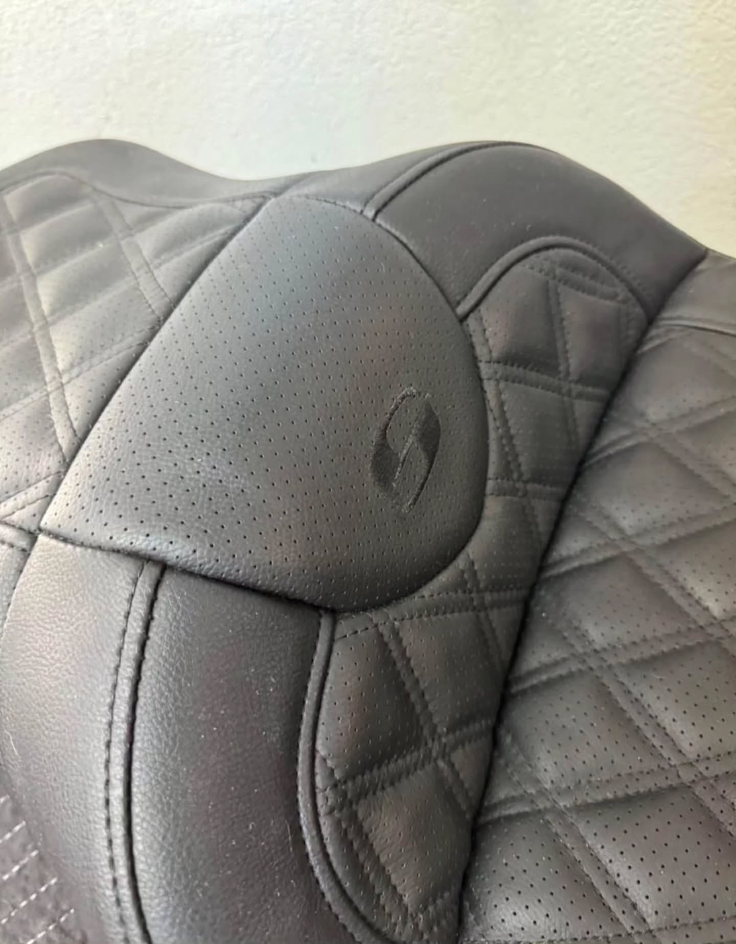 Harley-Davidson Black Diamond-Stitched Touring Seat - Image 3