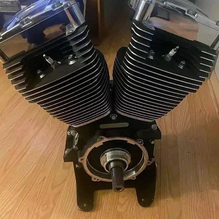 Harley-Davidson 96 Cubic Inch Twin Cam Engine (2010 FLHX) - Image 2
