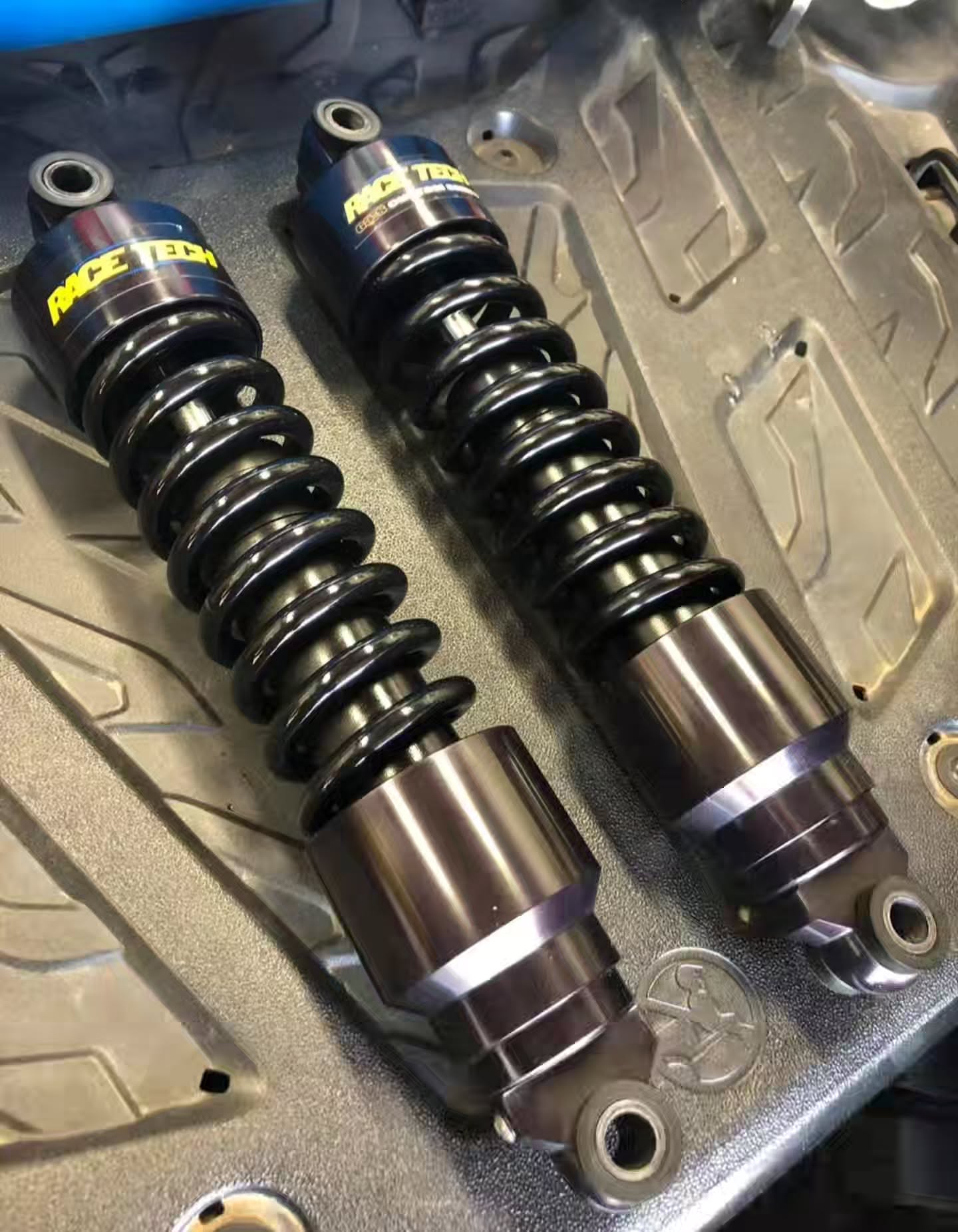 Race Tech Rear Shock Absorber Set - Image 2