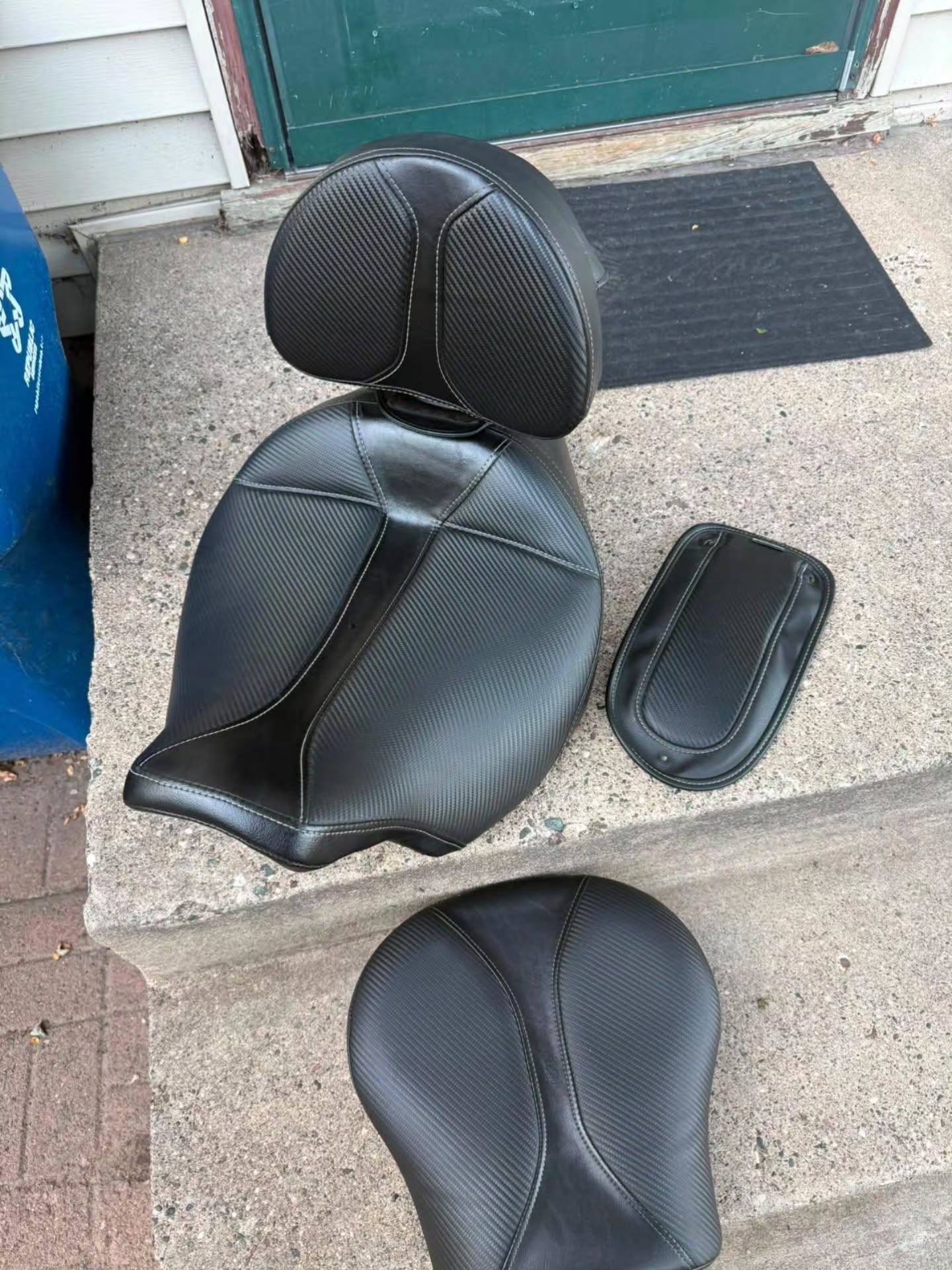 Saddlemen Dominator Seat – Complete 4-Piece Set