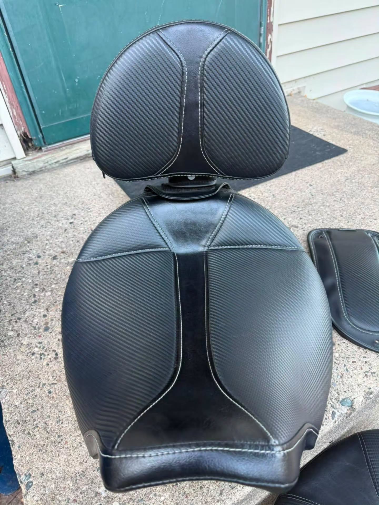 Saddlemen Dominator Seat – Complete 4-Piece Set - Image 4