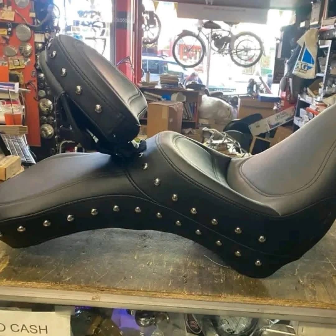 Saddlemen Explorer Seat with Backrest – SaddleGel & Studded - Image 3