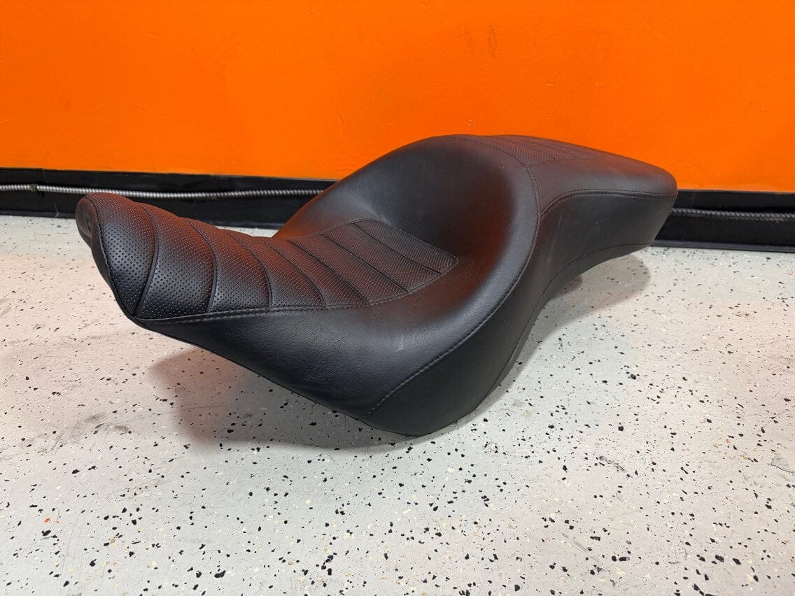 Harley-Davidson Genuine Sundowner Seat – Softail - Image 3